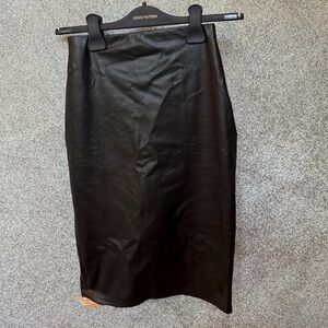 Popilush Classic Black faux leather Skirt size small